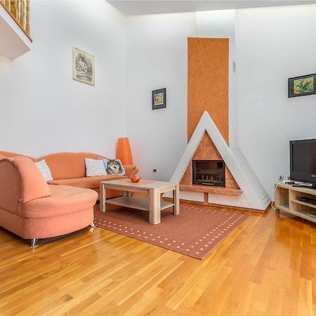 Apartment Villa Nera Pula Buitenkant foto