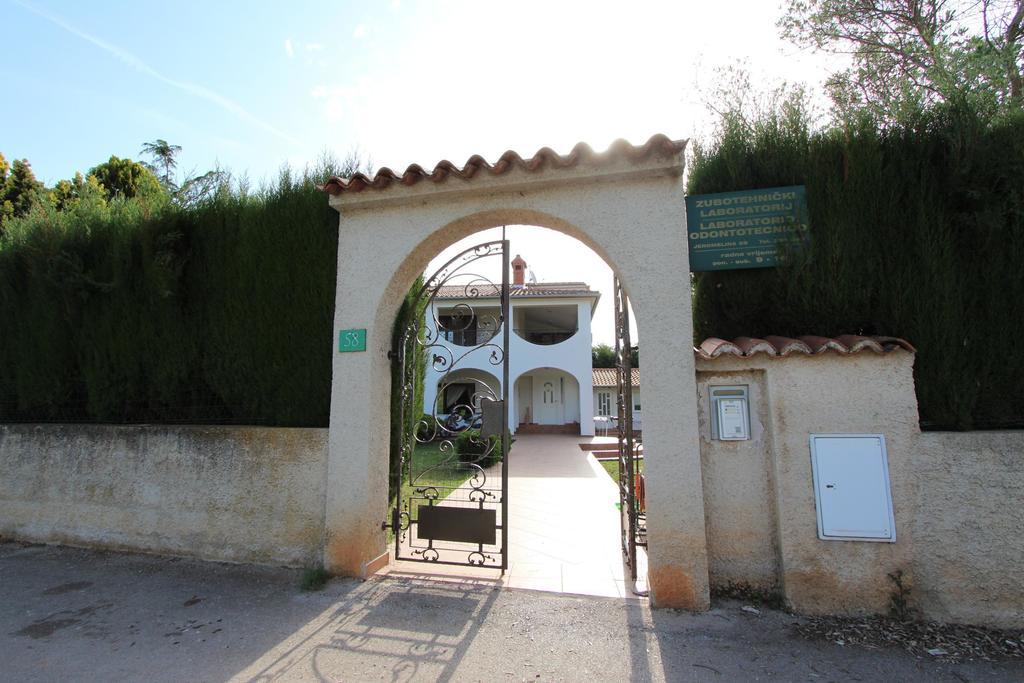 Apartment Villa Nera Pula Buitenkant foto