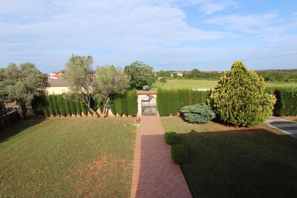 Apartment Villa Nera Pula Buitenkant foto