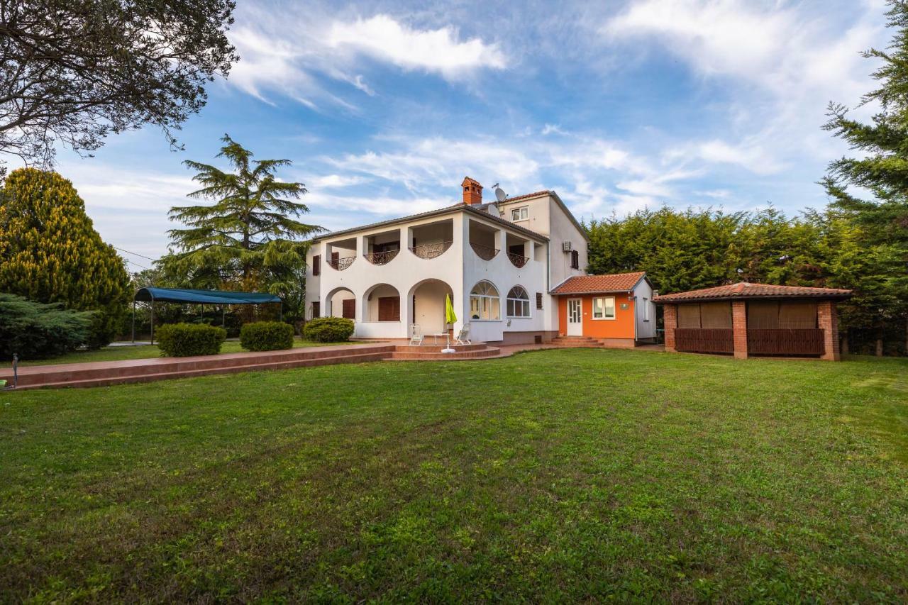 Apartment Villa Nera Pula Buitenkant foto