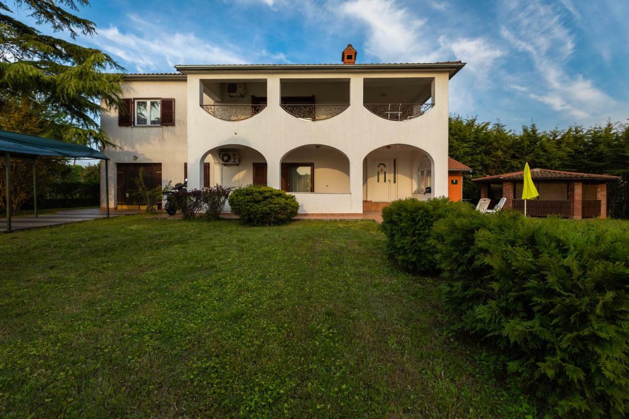 Apartment Villa Nera Pula Buitenkant foto