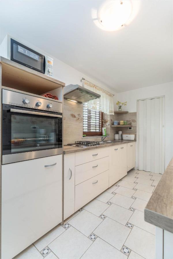 Apartment Villa Nera Pula Buitenkant foto