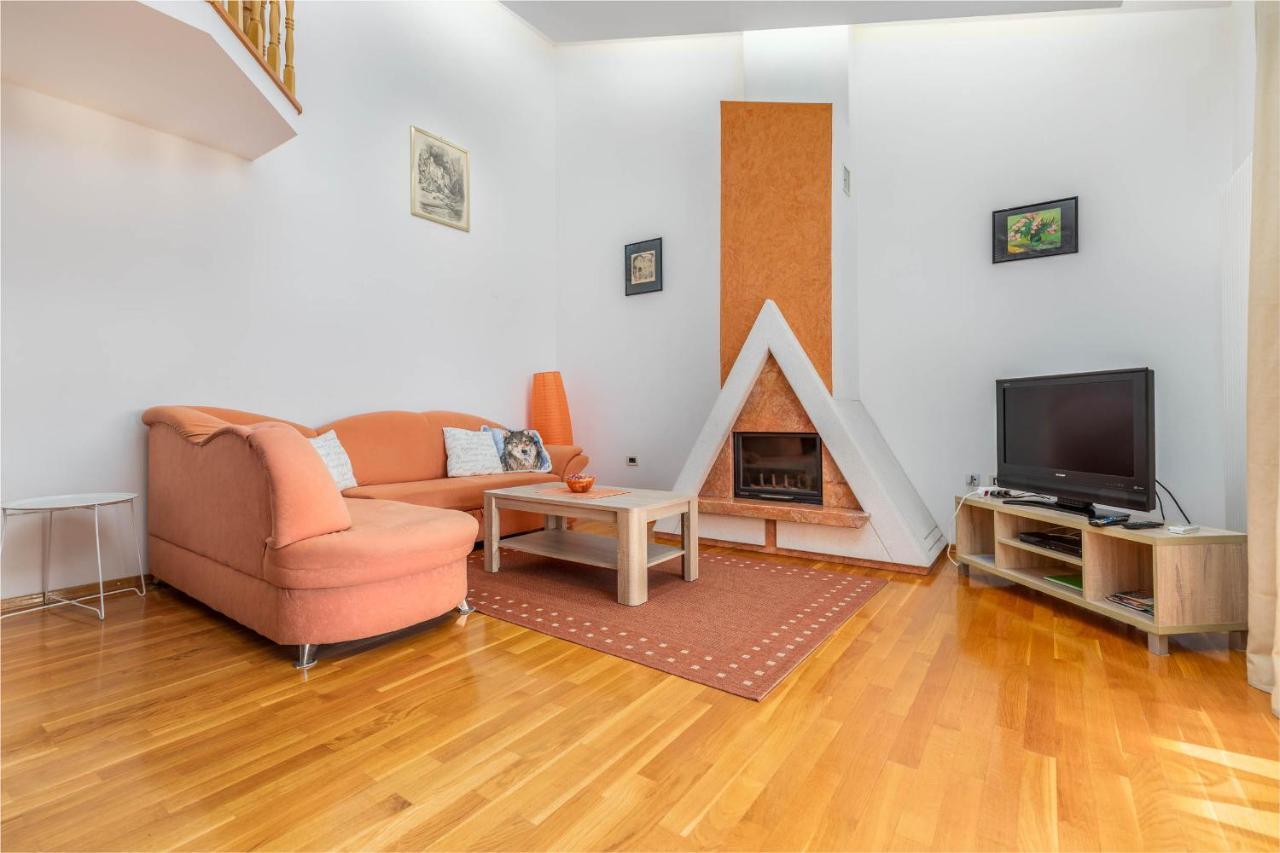 Apartment Villa Nera Pula Buitenkant foto